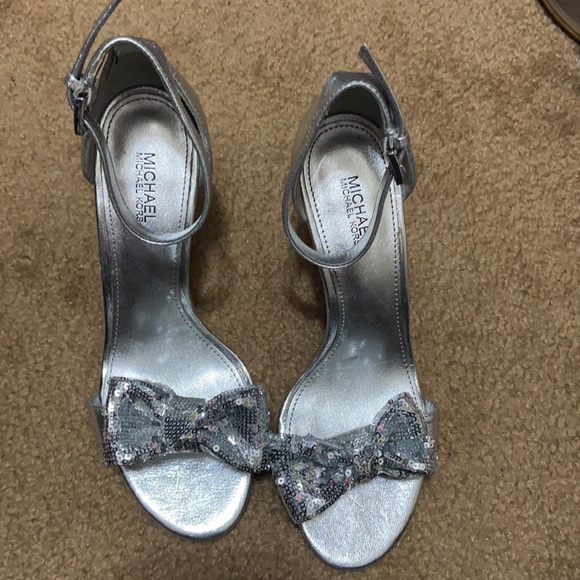 Michael Kors Silver Sandel Heels with Sequins Bow - Picture 2 of 6
